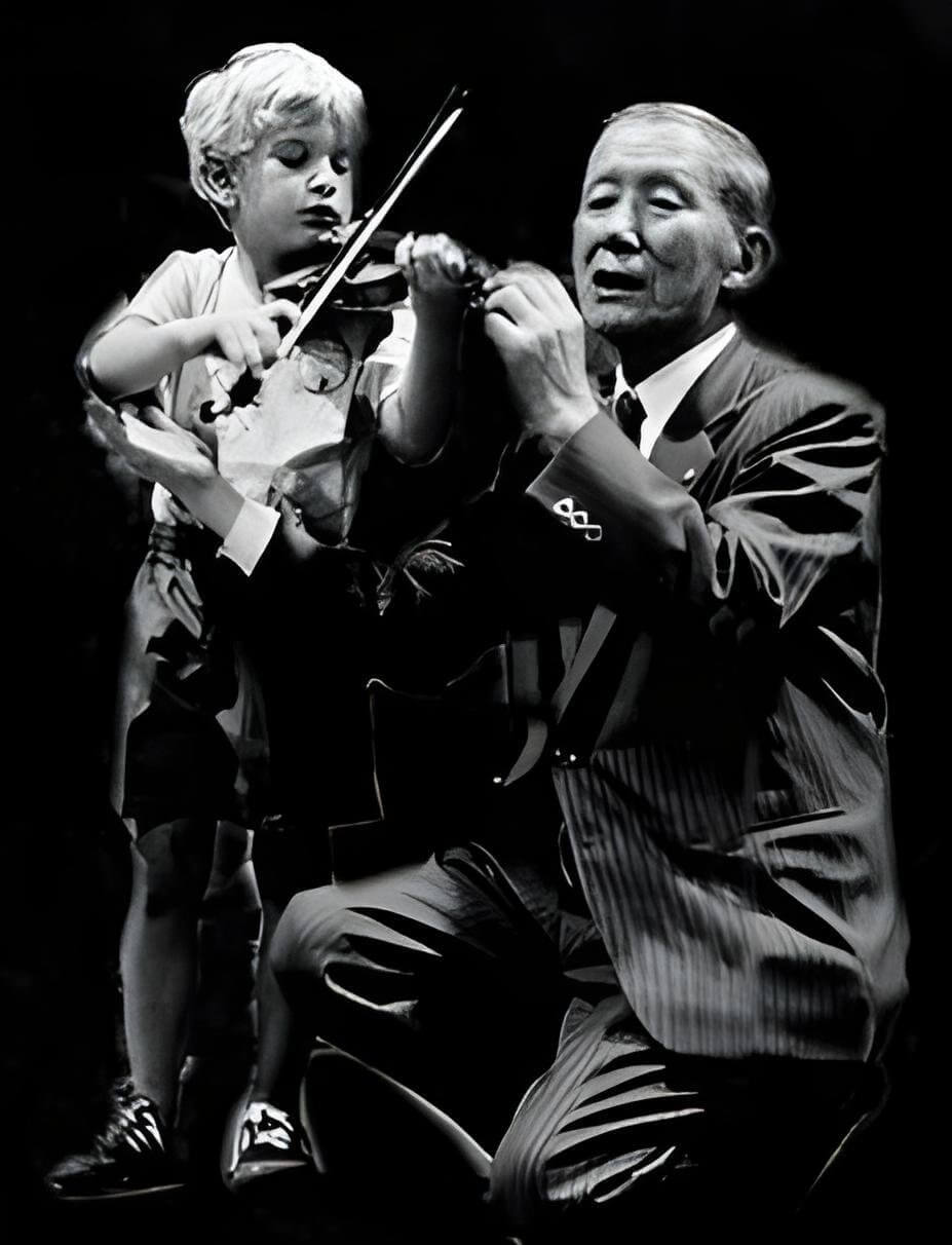 suzuki boy 1 - Northern Virginia Suzuki Violin Studio Suzuki teaching a 4 year old